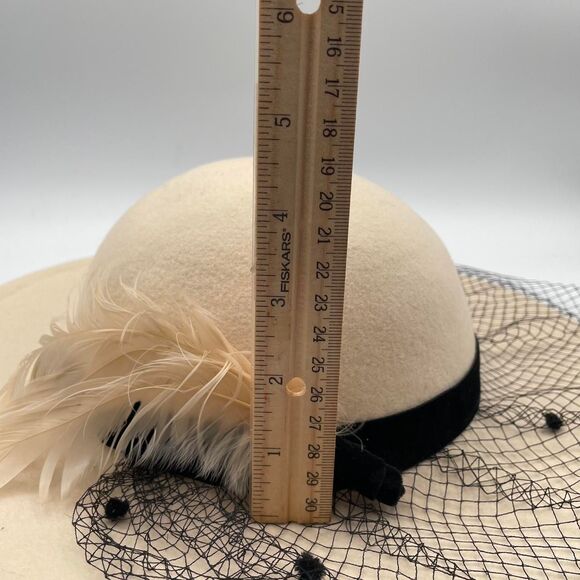 Vintage Cream Wool Fedora Hat Black Mesh Veil & Feathers Glam Chic Old Hollywood - Picture 7 of 8